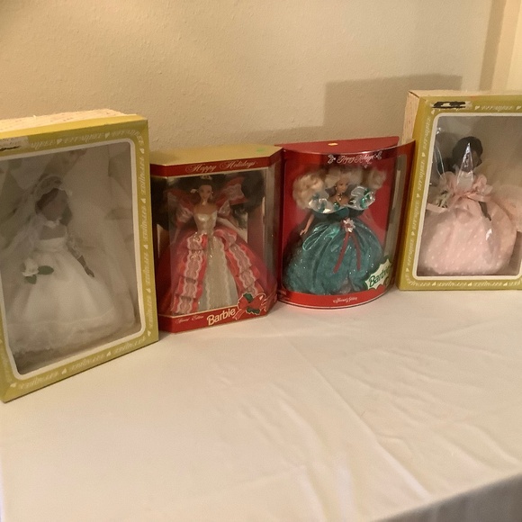 Dolls - Picture 1 of 5
